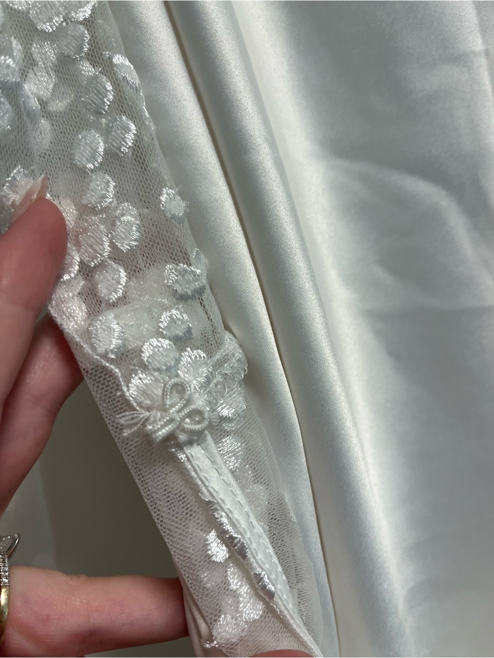 Beautiful Bridal Robe Set - Picture 2 of 6